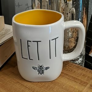 Rae Dunn Let it bee mug